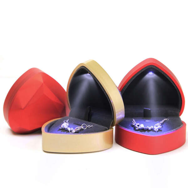 heart shaped gold LED jewelry cassette for rings necklaces earrings view 4