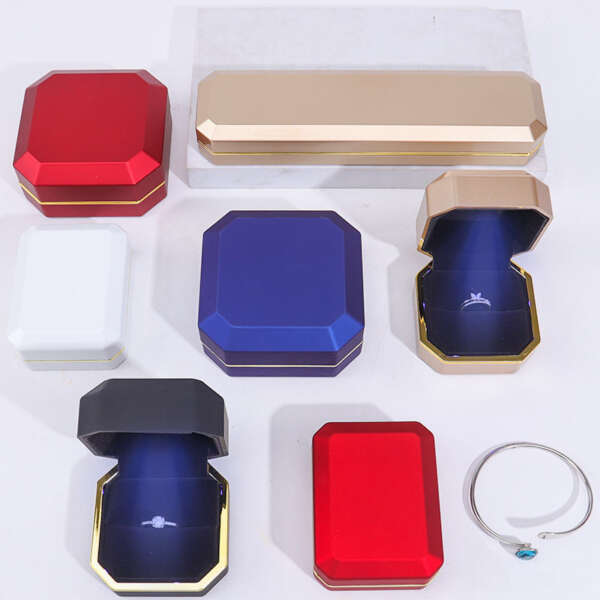 lacquer finish LED jewelry gift box for bracelet necklace ring - front view