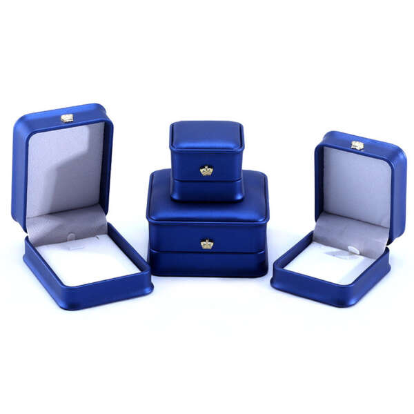 crown design luxury PU leather jewelry box for bracelet necklace ring view 5