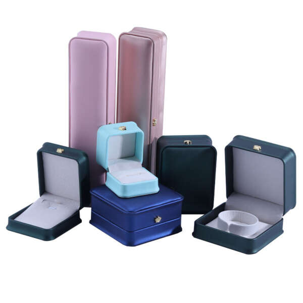 crown design luxury PU leather jewelry suit box for ring necklace view 4