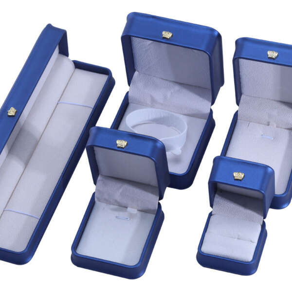 crown design luxury PU leather jewelry box for bracelet necklace ring view 2