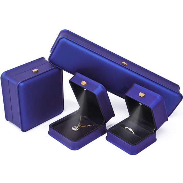 crown shaped LED jewelry box with light for bracelet pendant necklace ring - retail display