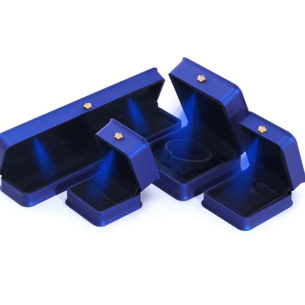 wholesale luxury crown LED jewelry box for bracelet necklace ring view 2