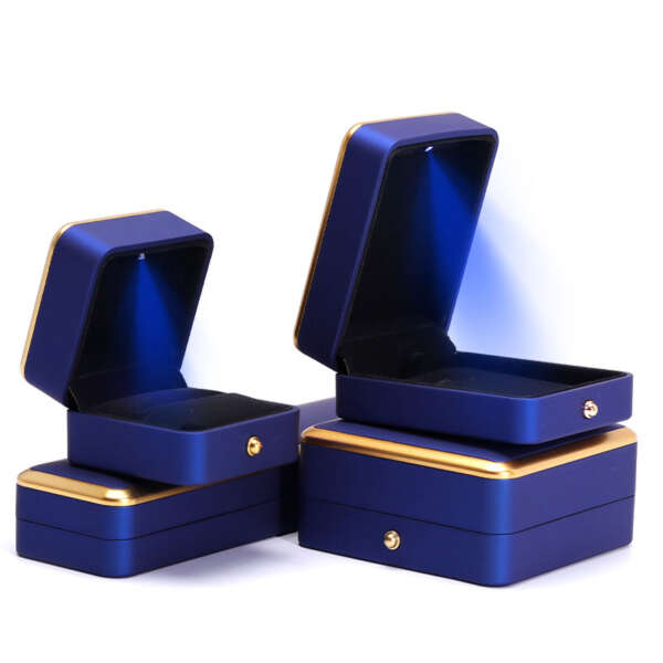Wholesale necklace ring box with spray painted finish