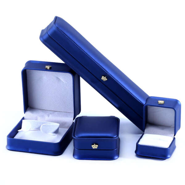 crown design luxury PU leather jewelry box for bracelet necklace ring view 4