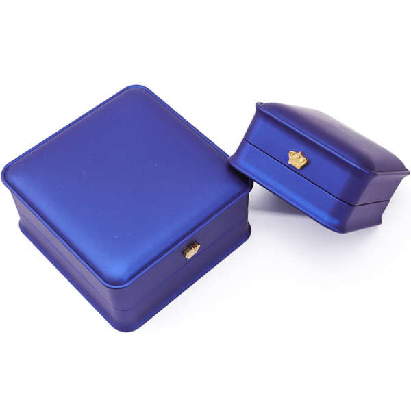 crown shaped LED jewelry box with light for bracelet pendant necklace ring - product presentation