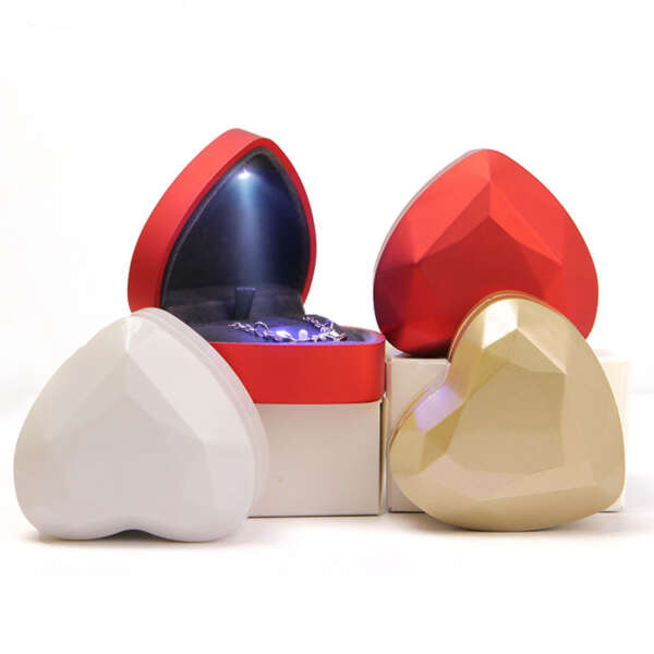 heart shaped gold LED jewelry cassette for rings necklaces earrings view 3