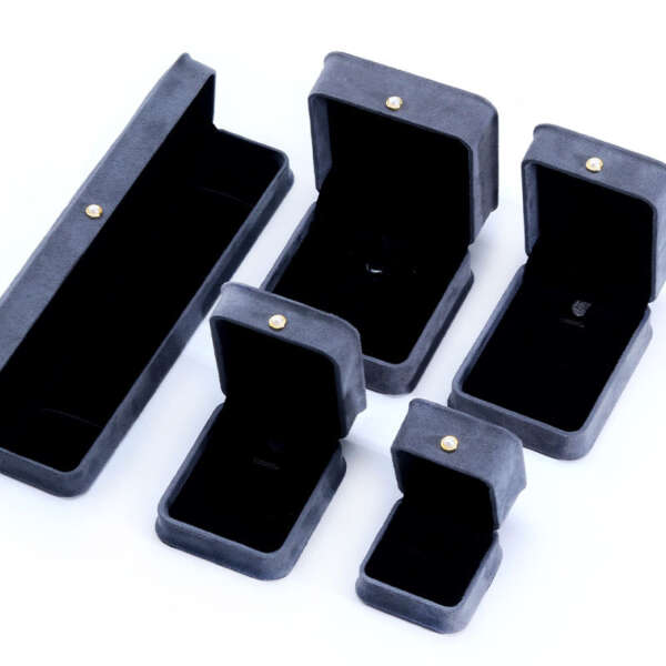 Bulk pearl lock jewelry boxes prepared for export