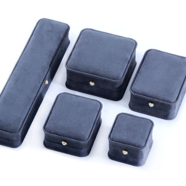 Custom pearl lock jewelry packaging with fitted insert