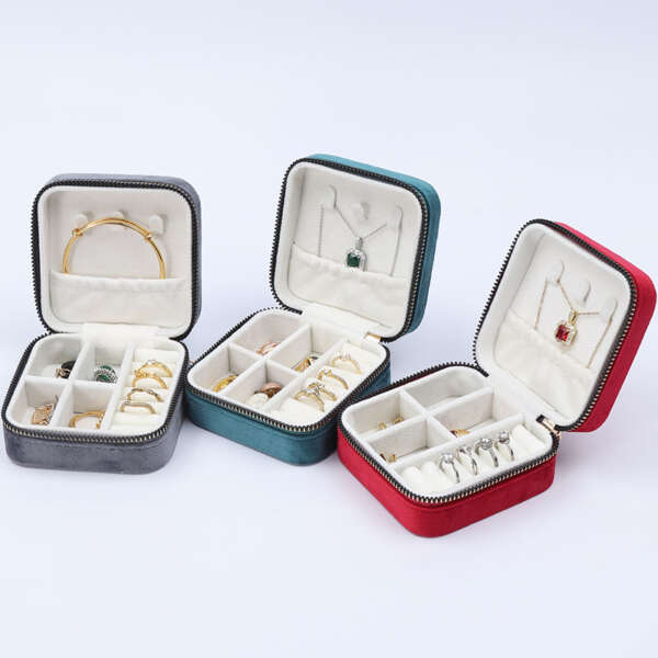 square portable zipper jewelry storage box for earrings necklace pendant - detail view
