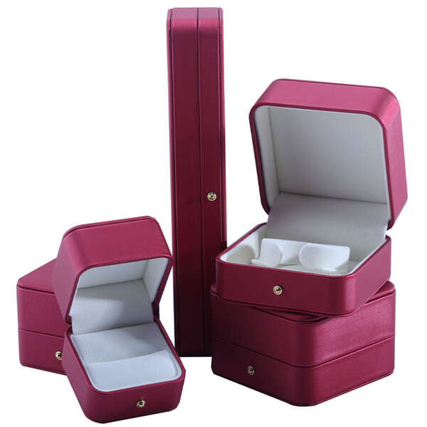 wholesale PU leather jewelry gift box for necklace earrings ring view 3