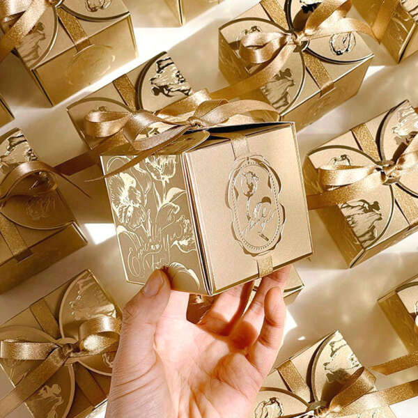 Hollow out candy gift box