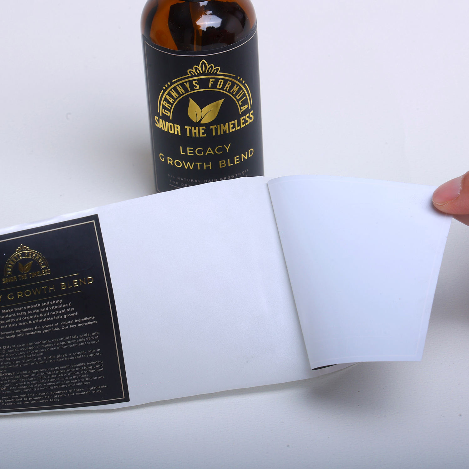 Premium productlabels met foliedetail voor cosmetica voeding en cadeauverpakking